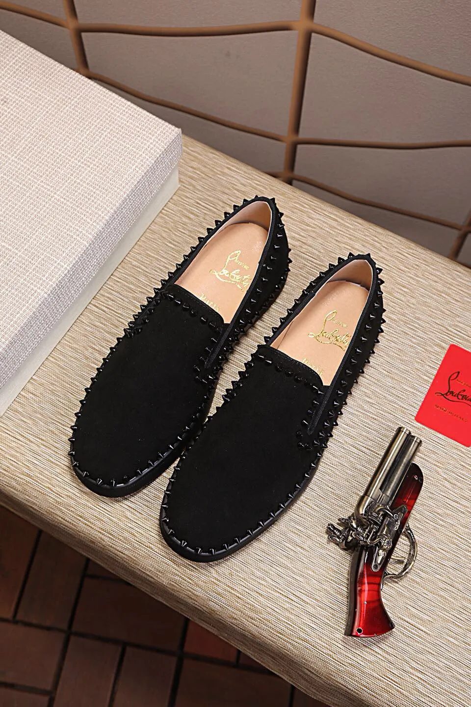 Factory price 420 Christian louboutin (CL red sole shoes) counter nail series, casual sneakers for couples 📢 📢 📢 Exclusive hot style release 🎈🎈💪 Movable latex feet 👻 Finished outsole line [Proud] 😝Female 35-40# Male 38#-46, global supply😝 [Top version]: original imported cowhide frosted upper, top original leather lining, original molded TPU outsole, original 1:1 detail processing, original shoe last, large quantity available from stock,